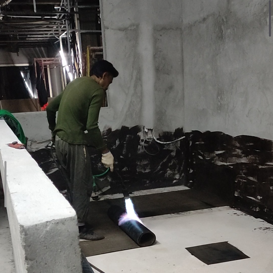 Proses pekerjaan konstruksi interior Cafe Gontran Cherrier Terminal 2 Bandara Soekarno-Hatta